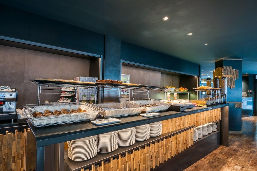 ホテル エウロエスタルス マリヴェン パルマ・デ・マリョルカ エクステリア 写真 Breakfast buffet at the hotel