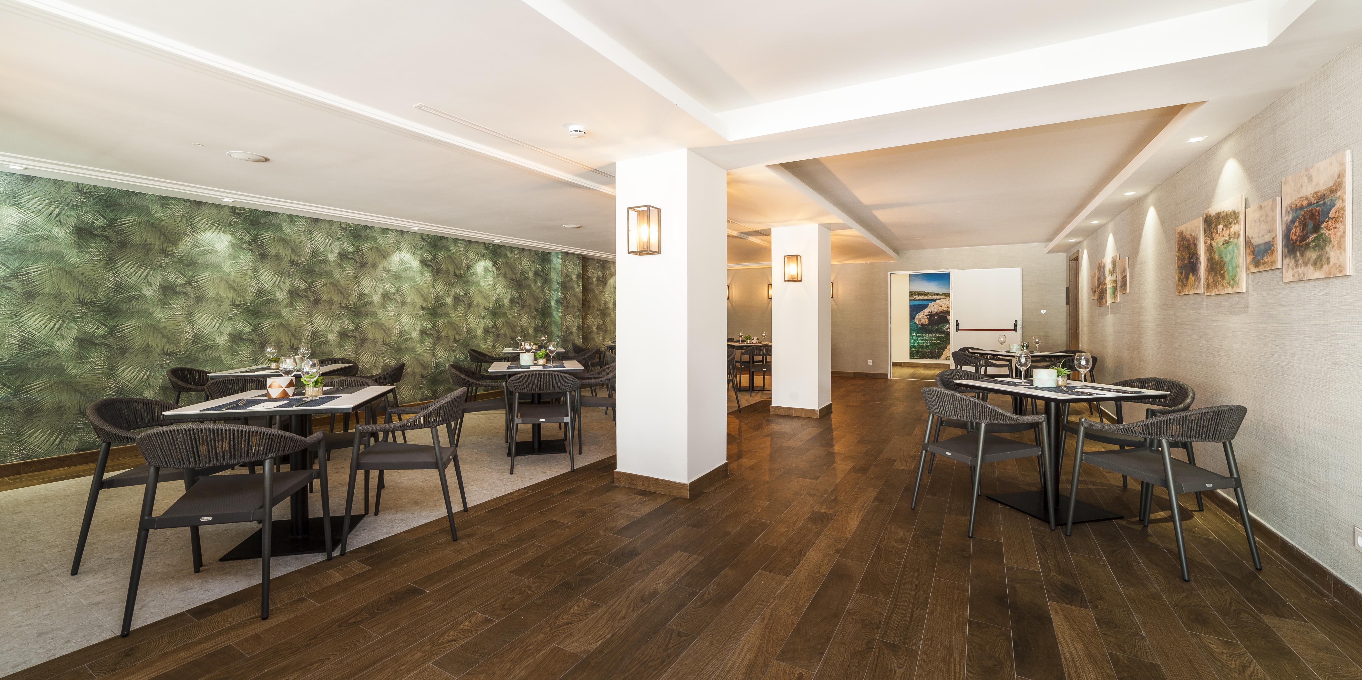 ホテル エウロエスタルス マリヴェン パルマ・デ・マリョルカ エクステリア 写真 Interior of the restaurant