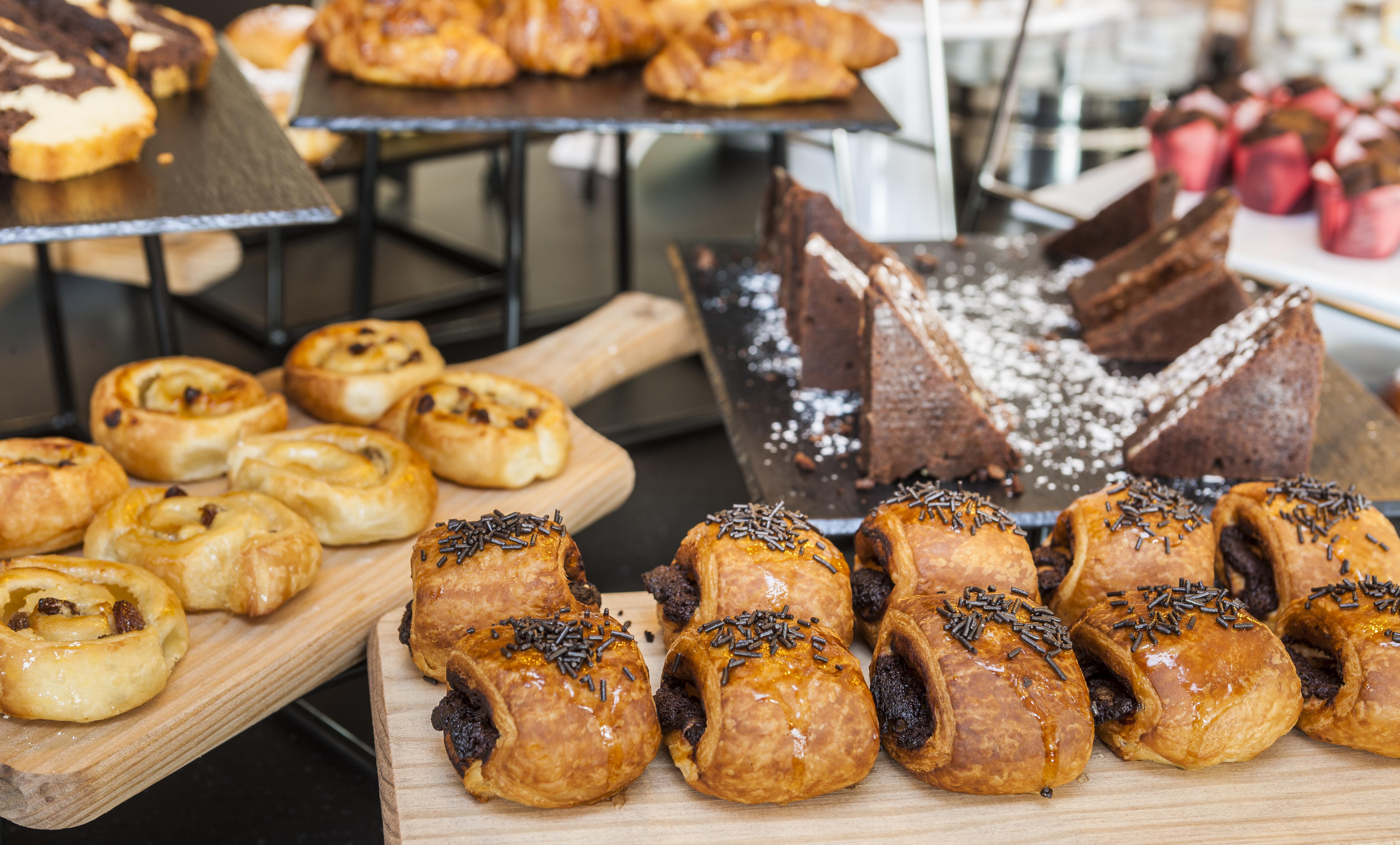 ホテル エウロエスタルス マリヴェン パルマ・デ・マリョルカ エクステリア 写真 A selection of pastries