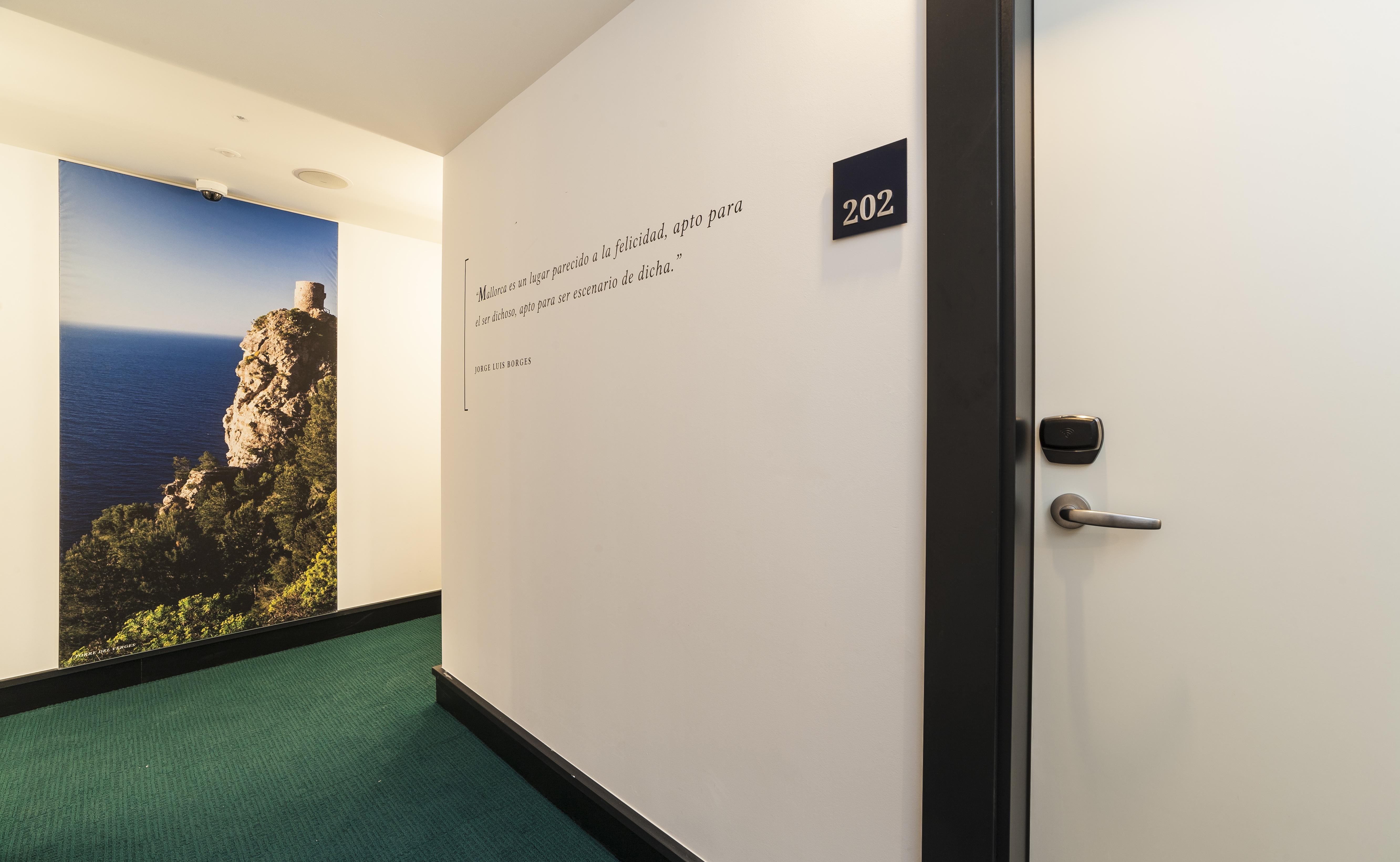 ホテル エウロエスタルス マリヴェン パルマ・デ・マリョルカ エクステリア 写真 The hotel room of Borges