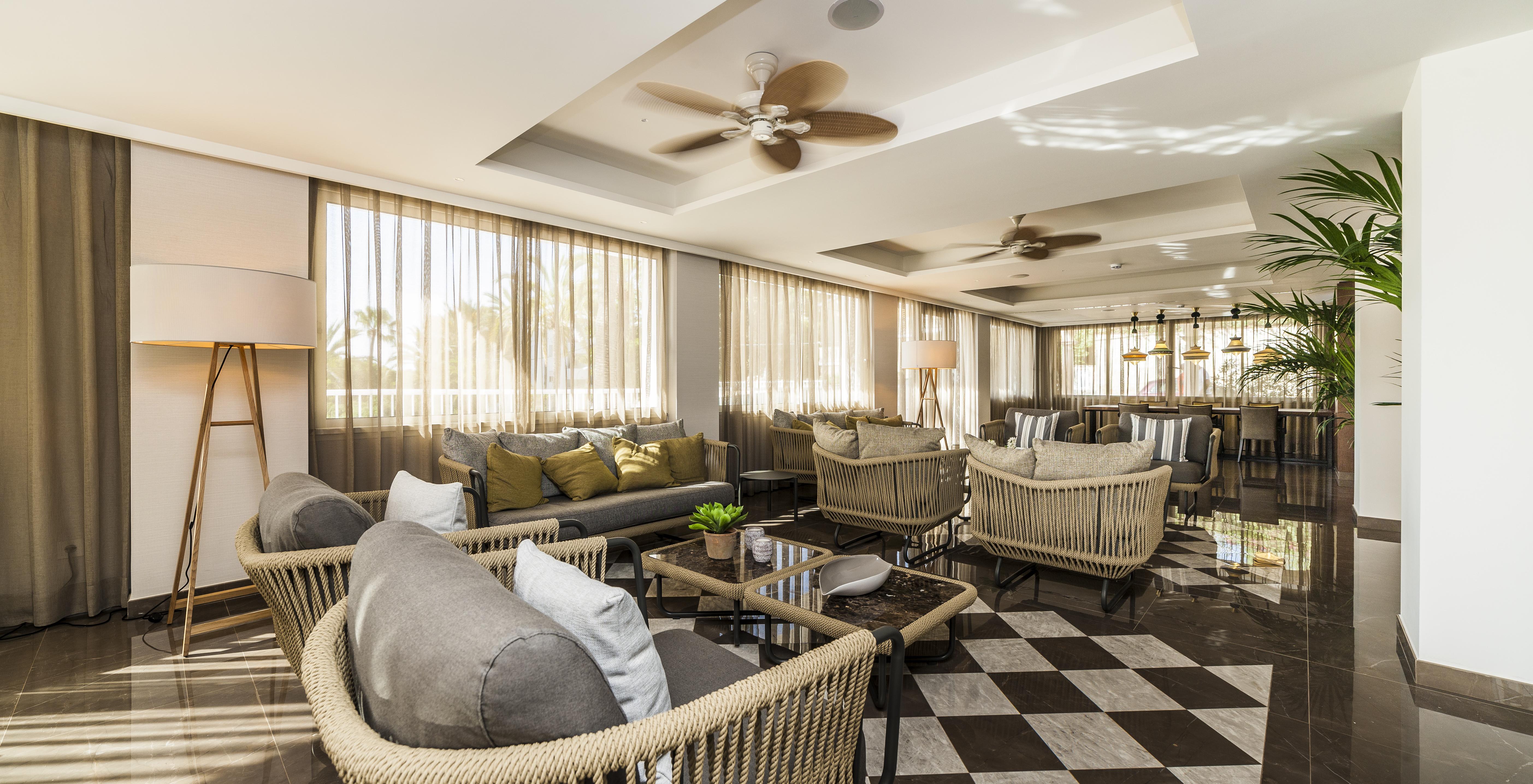 ホテル エウロエスタルス マリヴェン パルマ・デ・マリョルカ エクステリア 写真 Interior of the hotel